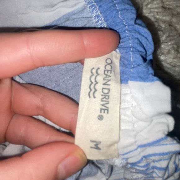 white and blue never worn crop top from boutique at the beach - Picture 4 of 4